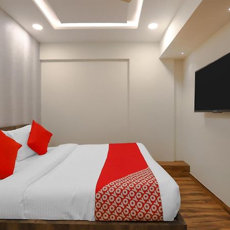 Oyo Hotel Shree Niwas Ахмедабад Екстер'єр фото