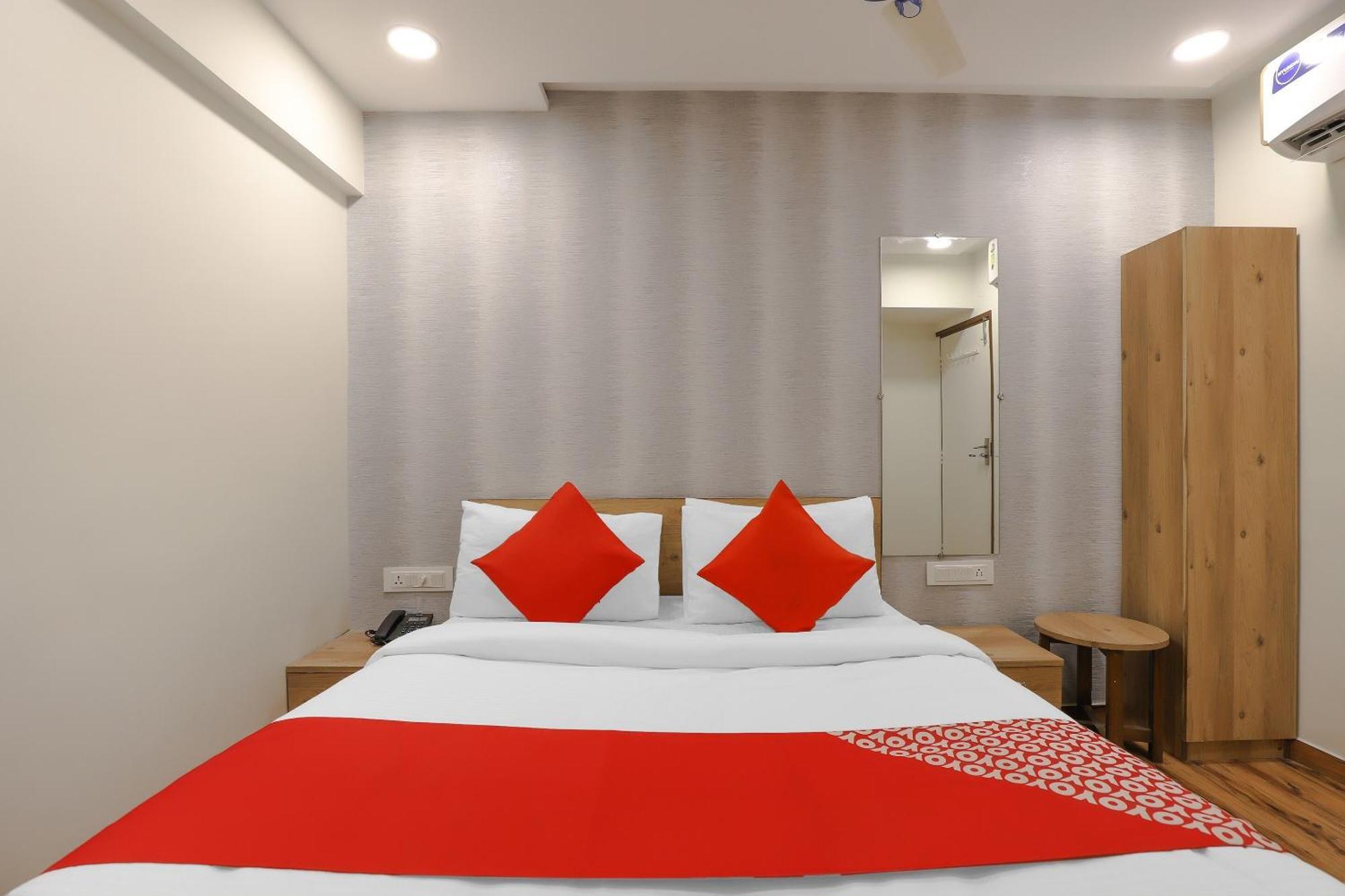Oyo Hotel Shree Niwas Ахмедабад Екстер'єр фото