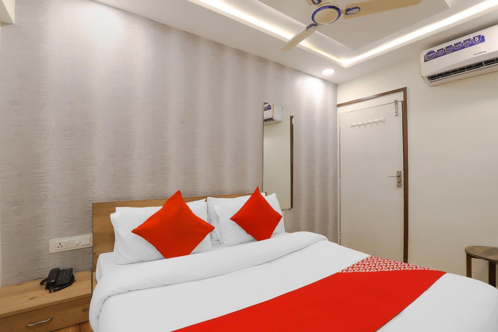 Oyo Hotel Shree Niwas Ахмедабад Екстер'єр фото