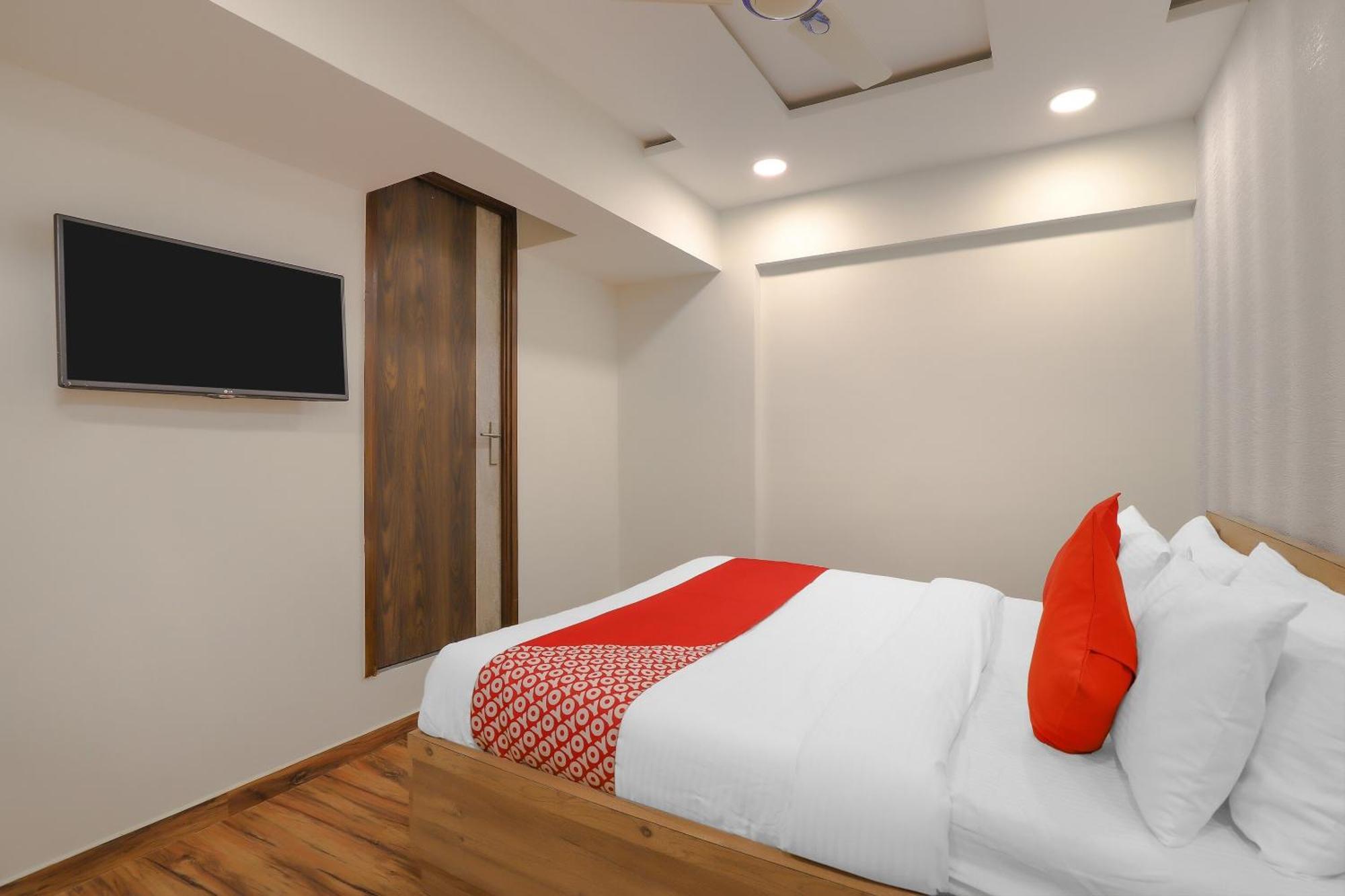 Oyo Hotel Shree Niwas Ахмедабад Екстер'єр фото