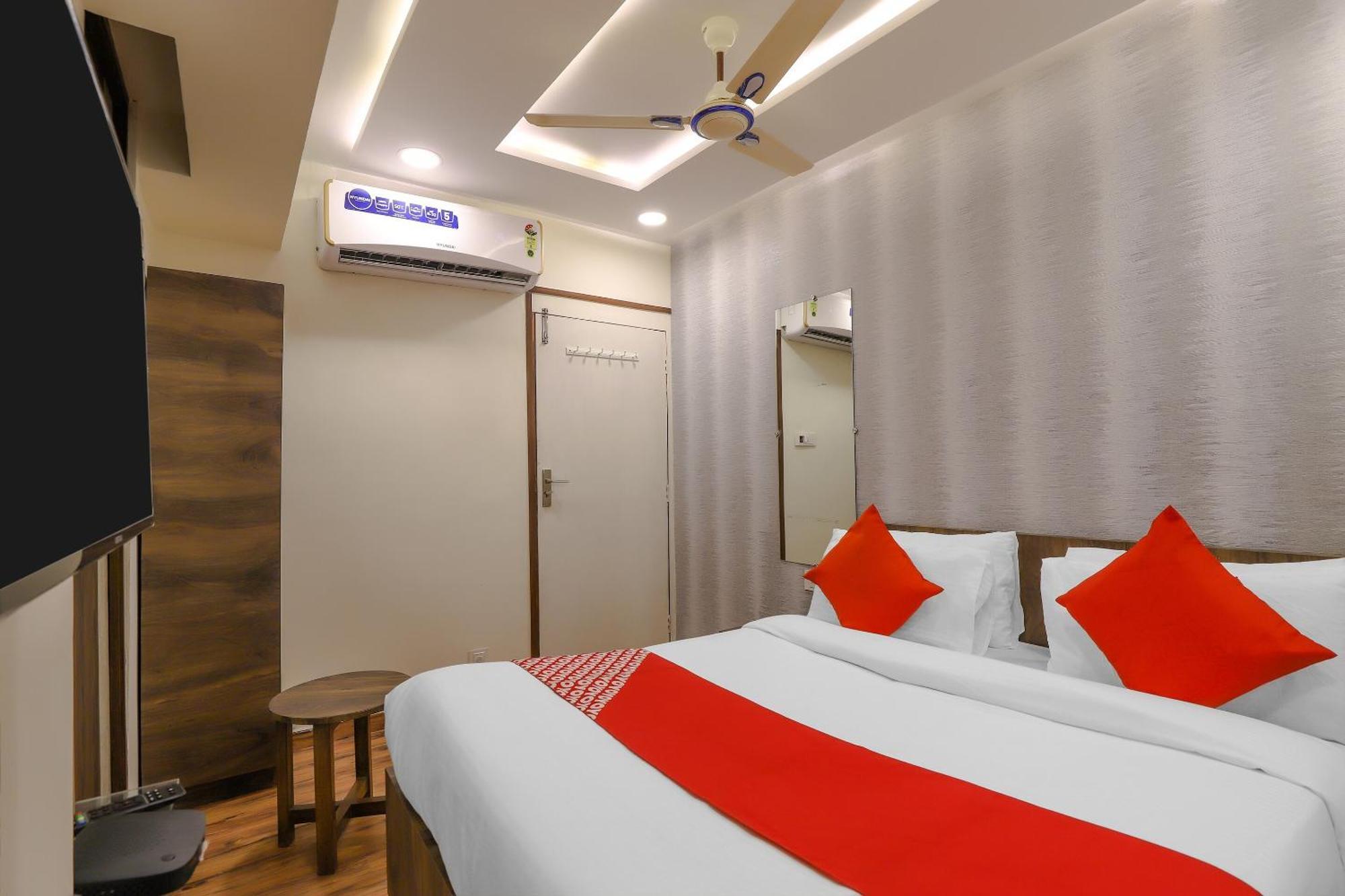 Oyo Hotel Shree Niwas Ахмедабад Екстер'єр фото