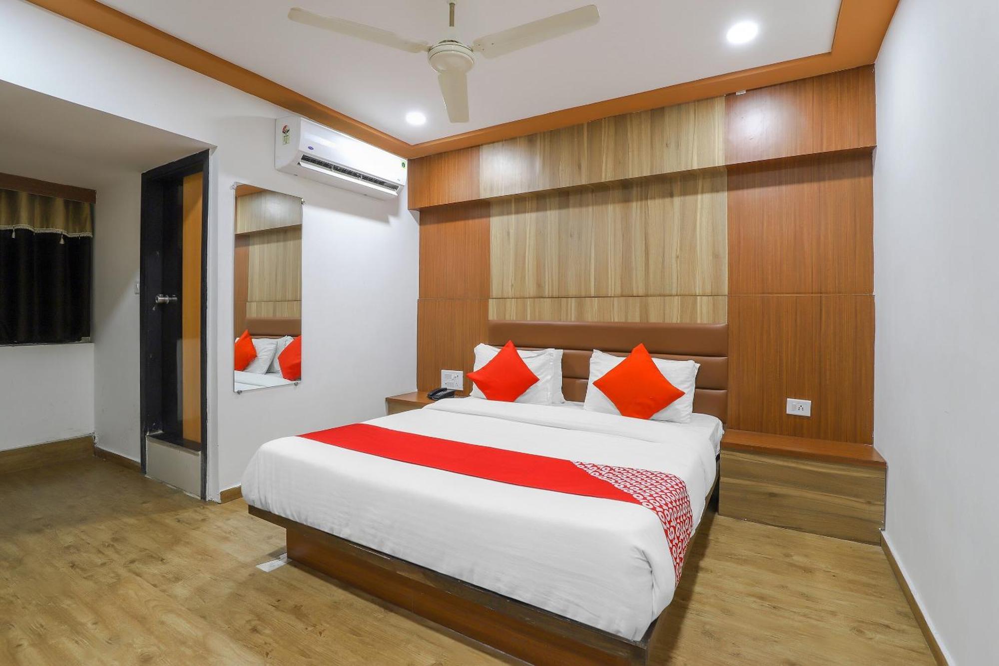 Oyo Hotel Shree Niwas Ахмедабад Екстер'єр фото
