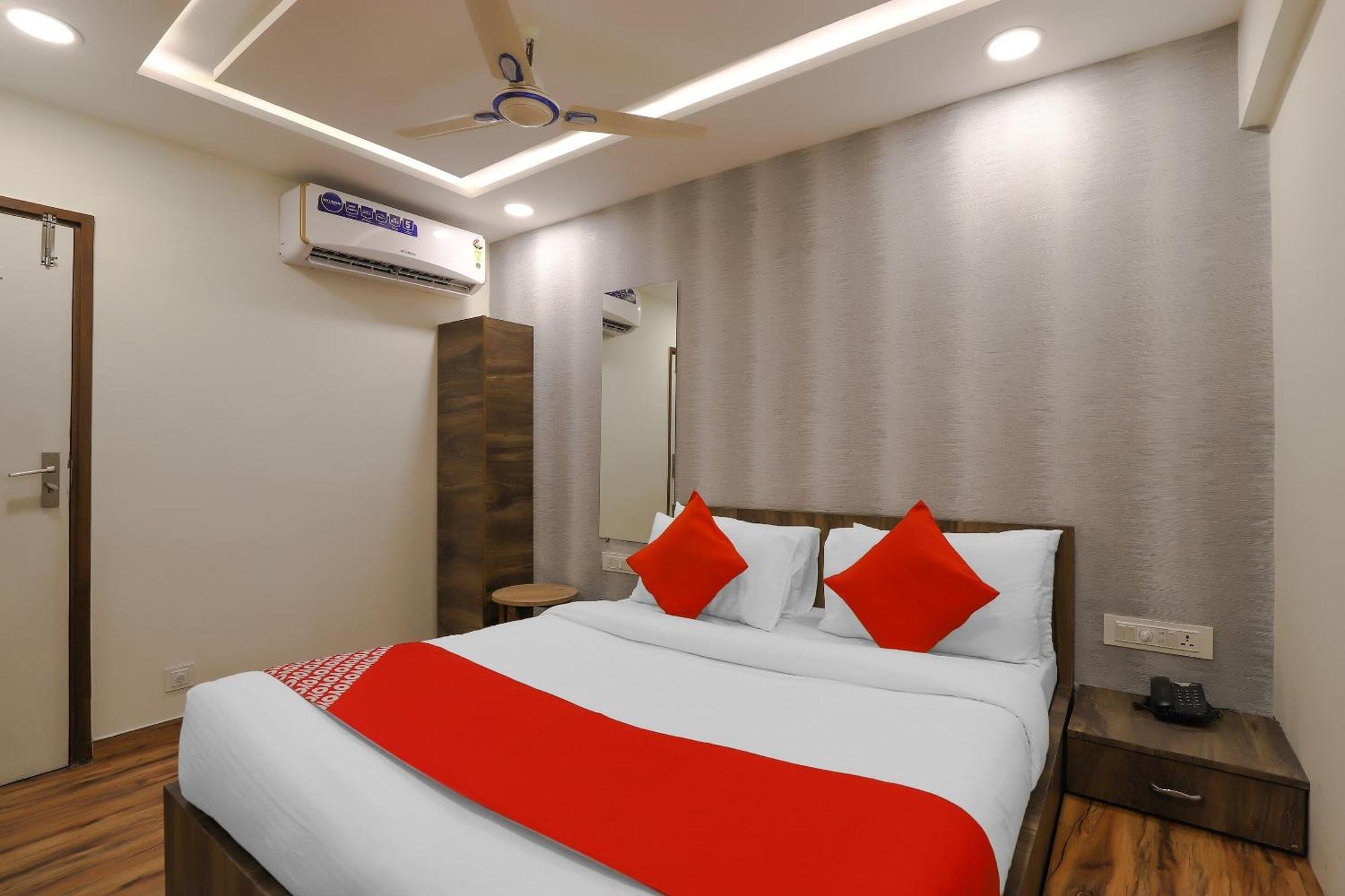 Oyo Hotel Shree Niwas Ахмедабад Екстер'єр фото
