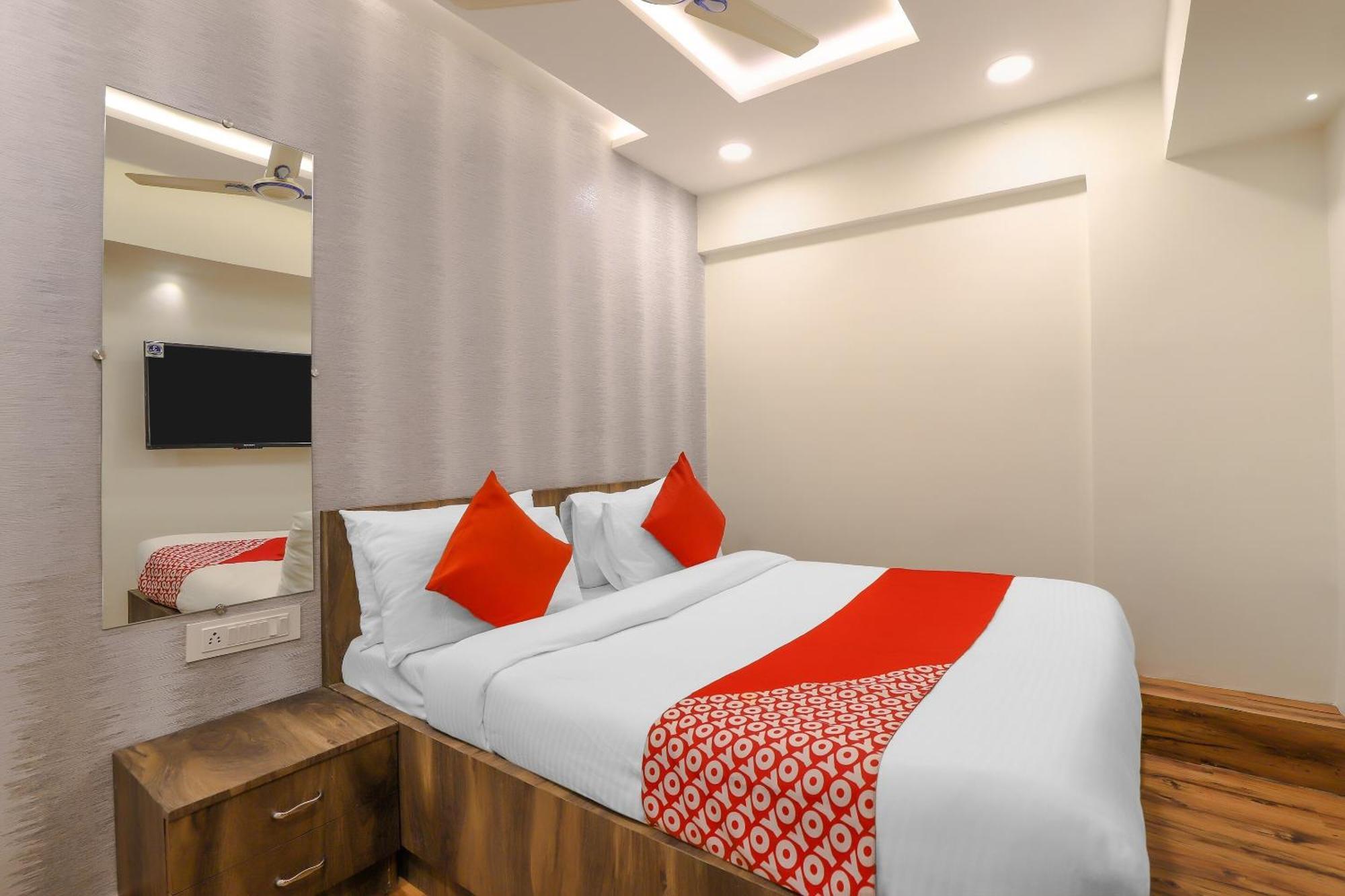 Oyo Hotel Shree Niwas Ахмедабад Екстер'єр фото